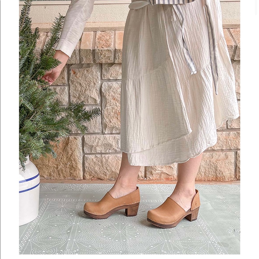 Sandgrens Brett Clogs - Dexter Tan - image 8